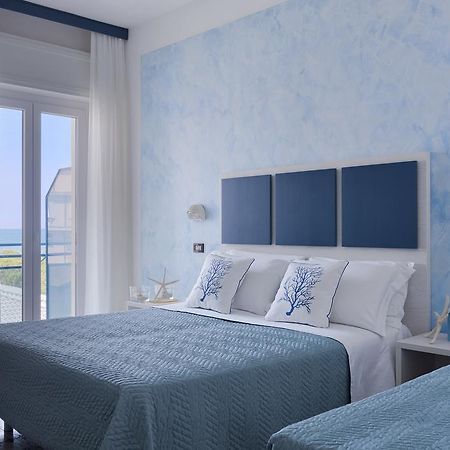 Hotel Capitol Misano Adriatico Eksteriør bilde
