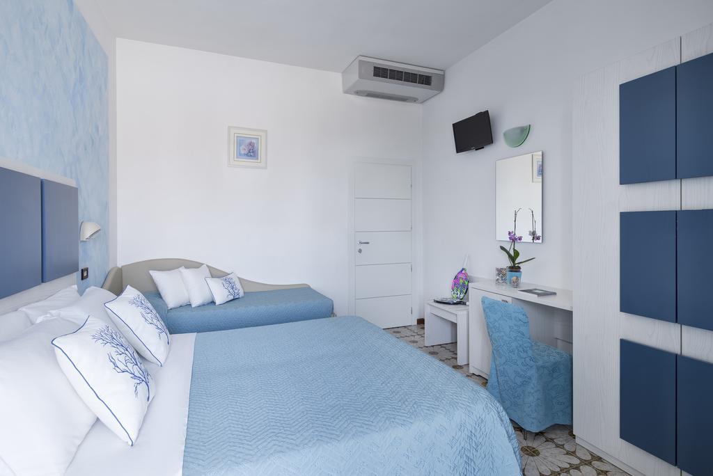 Hotel Capitol Misano Adriatico Eksteriør bilde